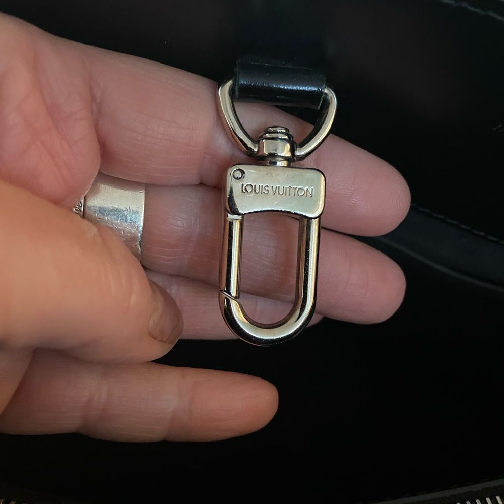 Auth Louis Vuitton blk epi‎ passy GM w/ silver hardware wallet keycase available - Picture 8 of 16